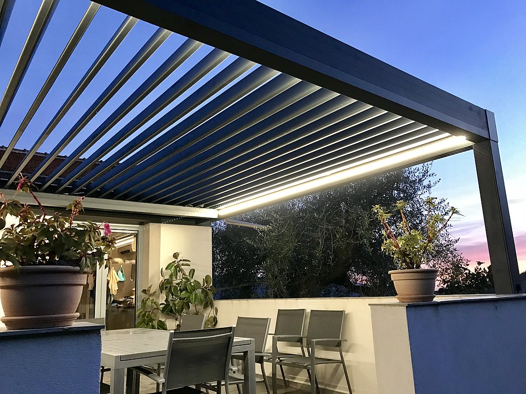 Aménager sa terrasse avec une pergola bioclimatique